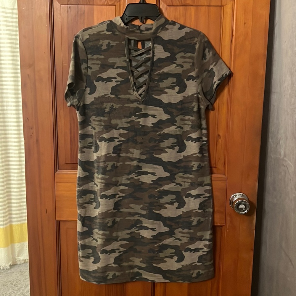 Alya lace up camo dress size medium